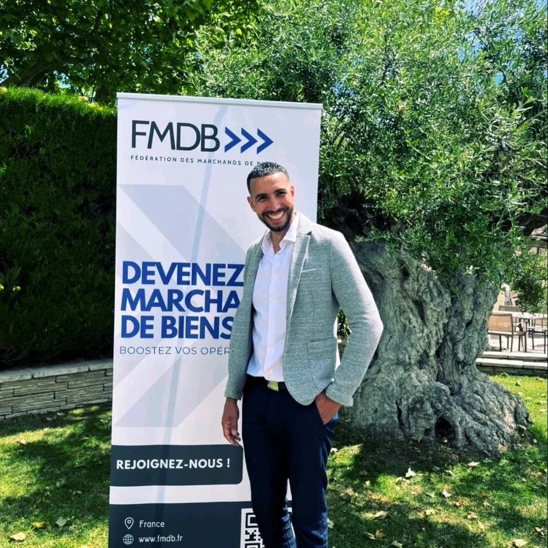 Sofiel devant kakemono FMDB